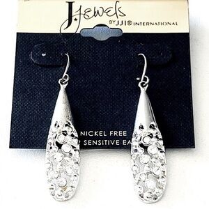 Silver Crystal Dangle Earrings!